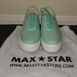 Used Max Star Women's Canvas Sneakers sz 8